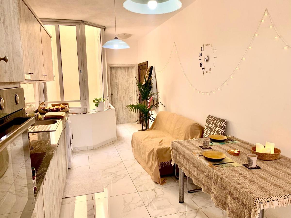 Private Bedroom With Balcony In A Shared Apartment At The Bay Of クレンディ エクステリア 写真