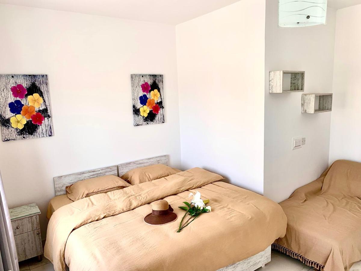 Private Bedroom With Balcony In A Shared Apartment At The Bay Of クレンディ エクステリア 写真