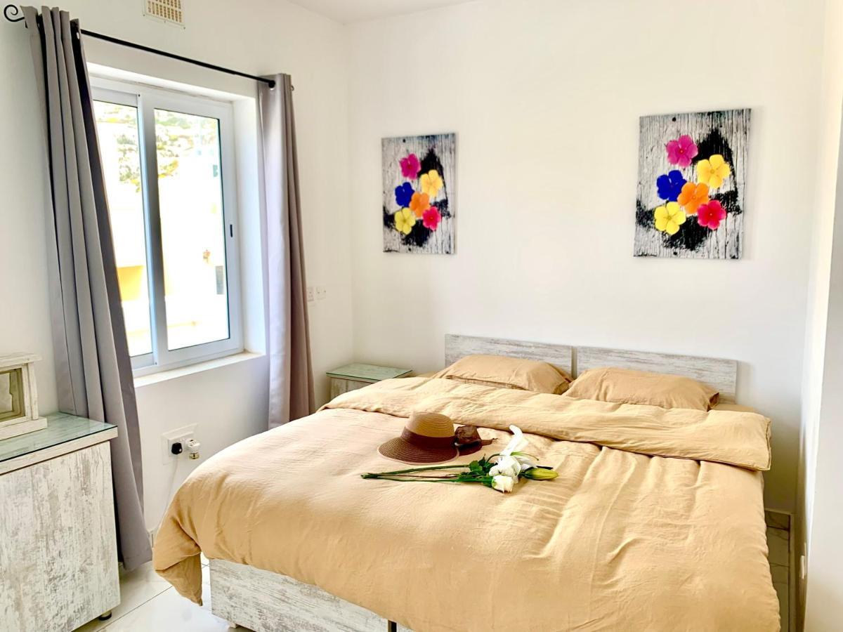 Private Bedroom With Balcony In A Shared Apartment At The Bay Of クレンディ エクステリア 写真