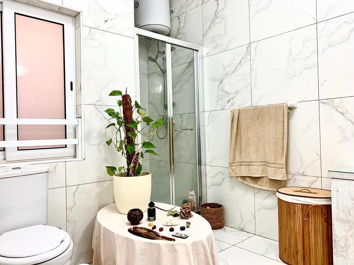 Private Bedroom With Balcony In A Shared Apartment At The Bay Of クレンディ エクステリア 写真